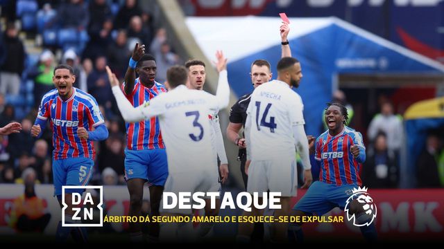 Isto aconteceu mesmo?! Árbitro esquece-se que jogador já tem dois amarelos