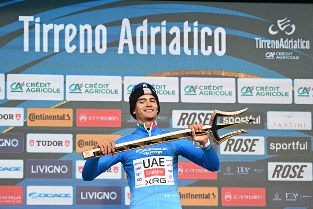 Isaac del Toro ergue tridente da Corrida dos Dois Mares