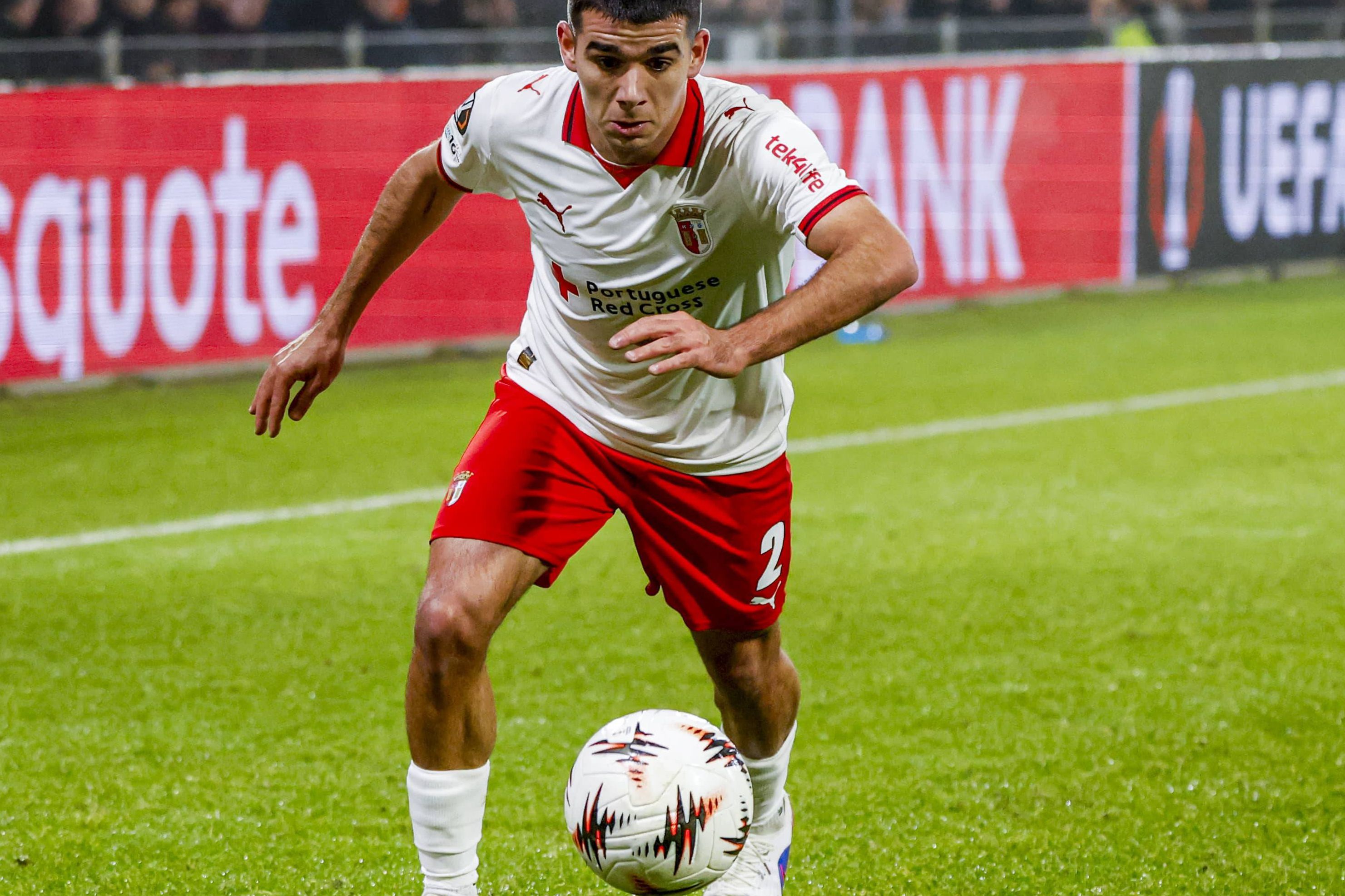 Sempre que está disponível, lateral-direito espanhol entra nas contas de Carlos Vicens