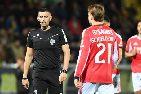José Bessa, da Associação de Futebol do Porto, foi o árbitro do Arouca-Benfica — Foto: Rogério Ferreira/Kapta+
