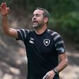 Botafogo vence e é líder à condição