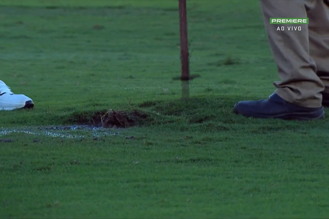 Vídeo: o lastimável estado do relvado num jogo do Brasileirão