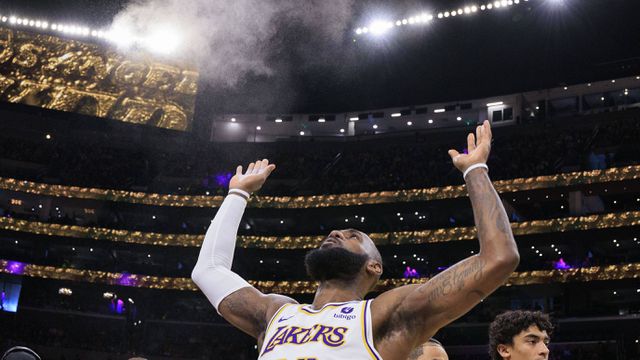 LeBron James não deixa nada por dizer aos árbitros