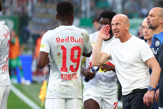 Salzburgo despede treinador em 1.º lugar