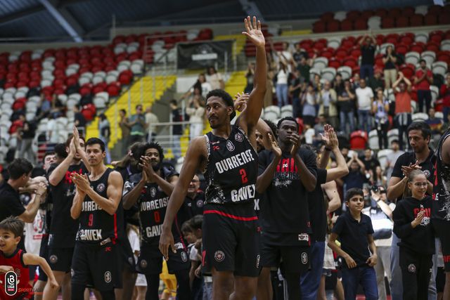 «A crescer com os pés bem assentes no chão»