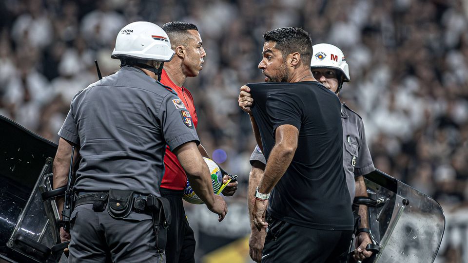 António Oliveira foi expulso e criticou árbitro: «Já estou marcado»