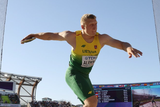 É um disco voador?! Batido o recorde mais antigo do atletismo