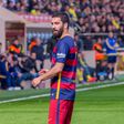 Arda Turan acusado de destruir mansão de €18 M: «Deixaram queimaduras de cigarros...»