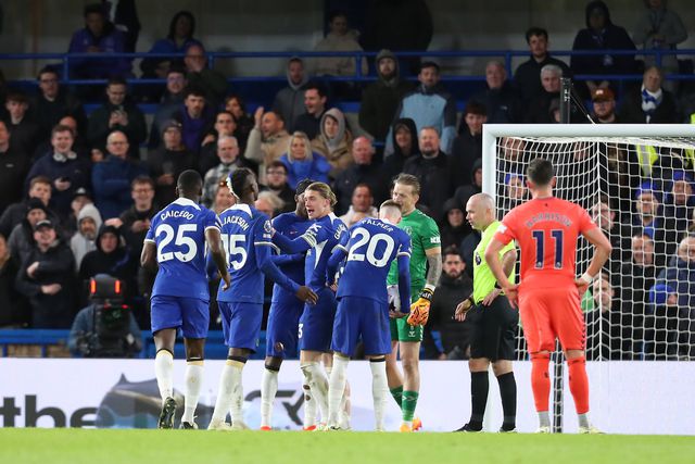 Vídeo: ânimos exaltados entre os jogadores do Chelsea... por causa de um penálti
