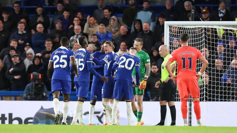 Vídeo: ânimos exaltados entre os jogadores do Chelsea... por causa de um penálti