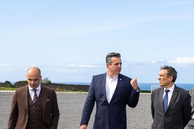 Roberto Martínez e Reinaldo Teixeira estiveram nos Açores (Foto: Santa Clara)