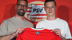 Filho segue pisadas do pai e um Nistelrooy continua no PSV 