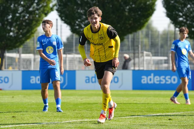 Diego Castel Branco a jogar pelos sub-17 do Borussia Dortmund