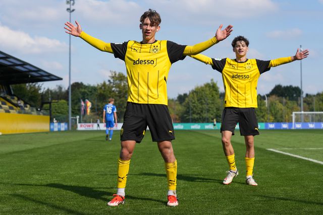 Diego Castel Branco a copiar a celebração de Jude Bellingham no Borussia Dortmund