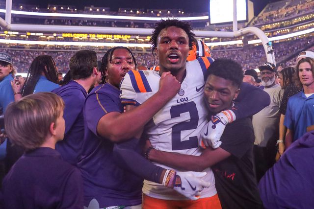 Promessa da NFL comete suicídio após perseguição policial