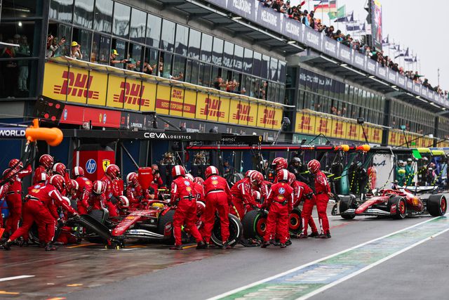 Ninguém é mais rápido que a Ferrari a trocar pneus