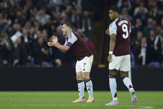 VÍDEO: príncipe de Inglaterra rende-se a obra de arte de um escocês