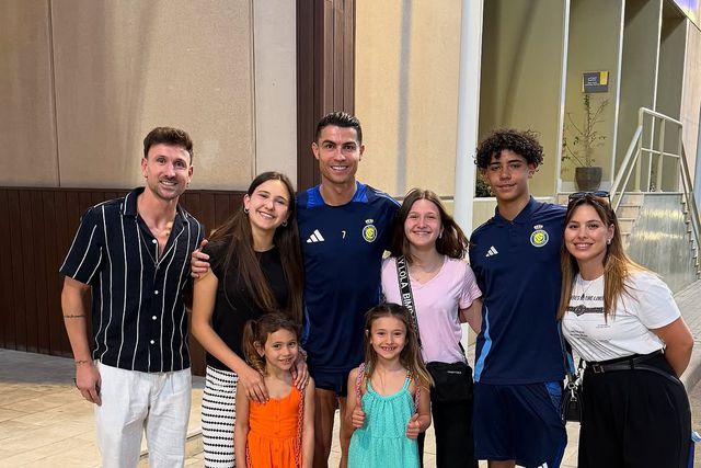 «Siiii!» A felicidade da família de Ukra ao conhecer Ronaldo 