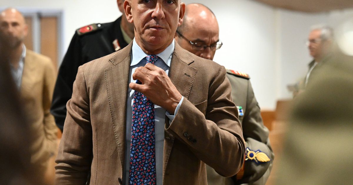 VÍDEO: Di Canio é tão agressivo a comentar como era a jogar… e correu-lhe mal