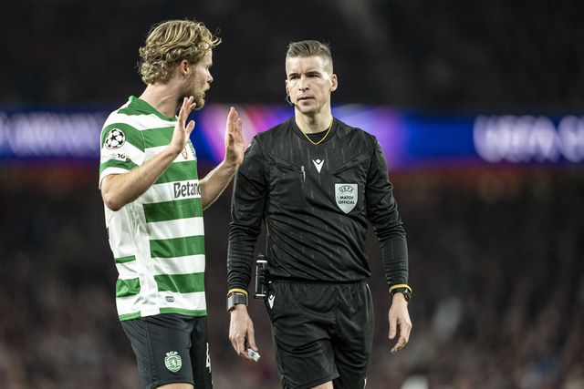 François Letexier foi o árbitro da partida em Londres - Foto: IMAGO