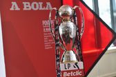 Troféu da Liga Betclic Portugal na redação de A BOLA - Foto: Miguel Nunes