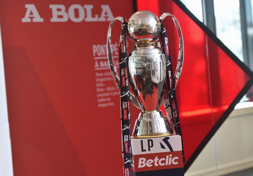 Troféu da Liga Betclic Portugal na redação de A BOLA - Foto: Miguel Nunes