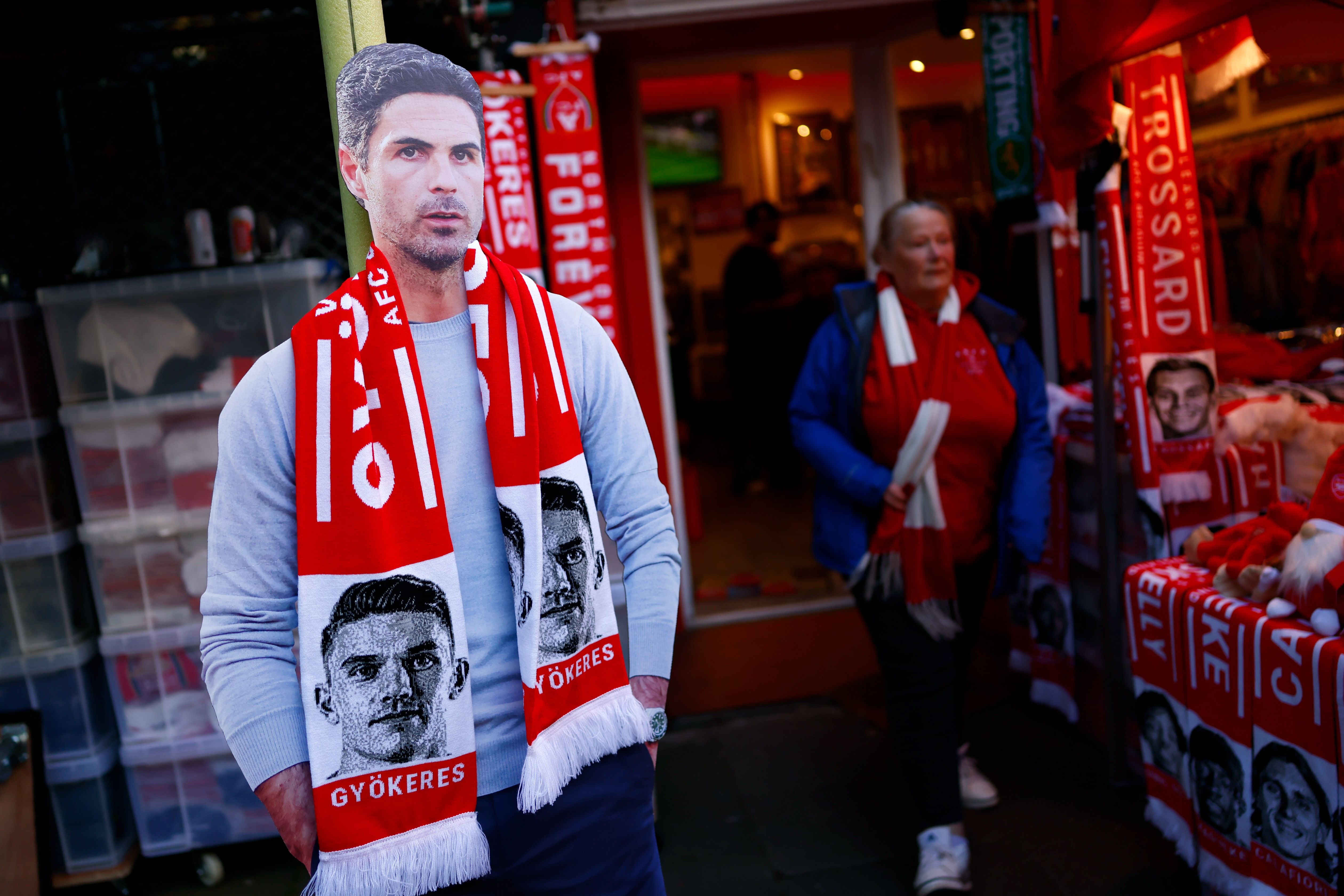 Arteta e Gyokeres, duas das figuras do Arsenal na época 2025/26 - Foto: EPA