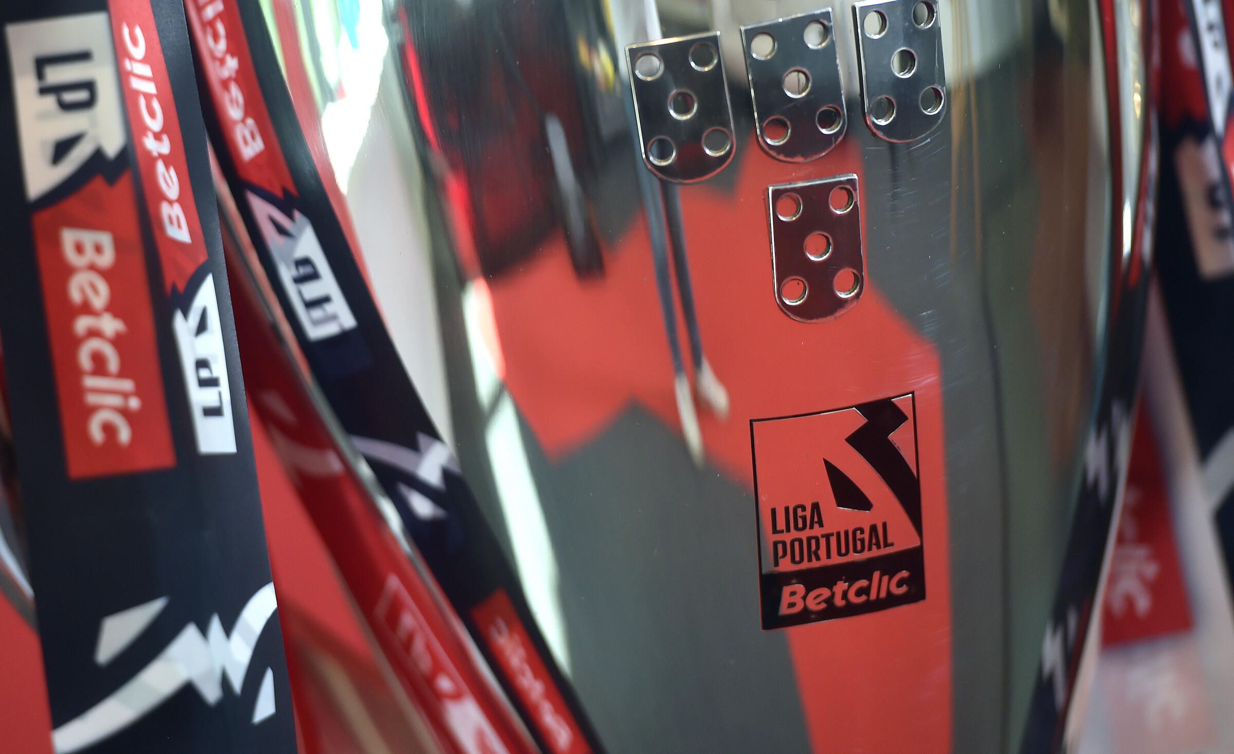 Troféu da Liga Betclic Portugal na redação de A BOLA - Foto: Miguel Nunes