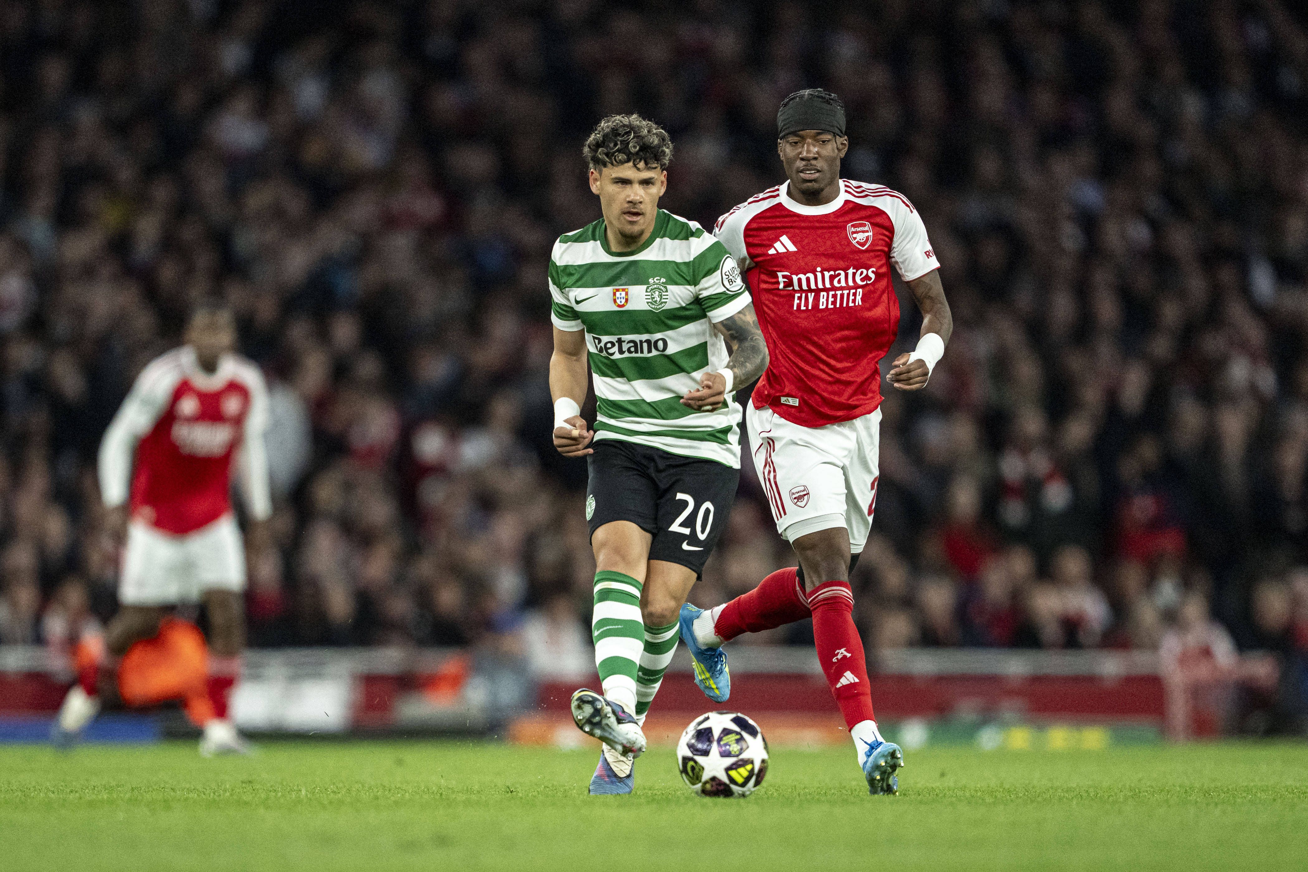 Maxi Araújo em ação no jogo entre o Arsenal e o Sporting - Foto: IMAGO
