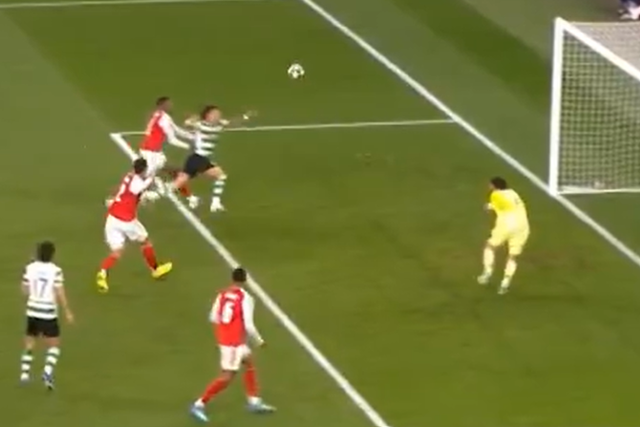 Sporting ficou a pedir penálti neste lance