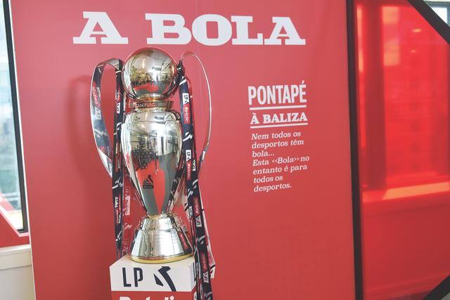 O troféu da Liga Foto Miguel Nunes