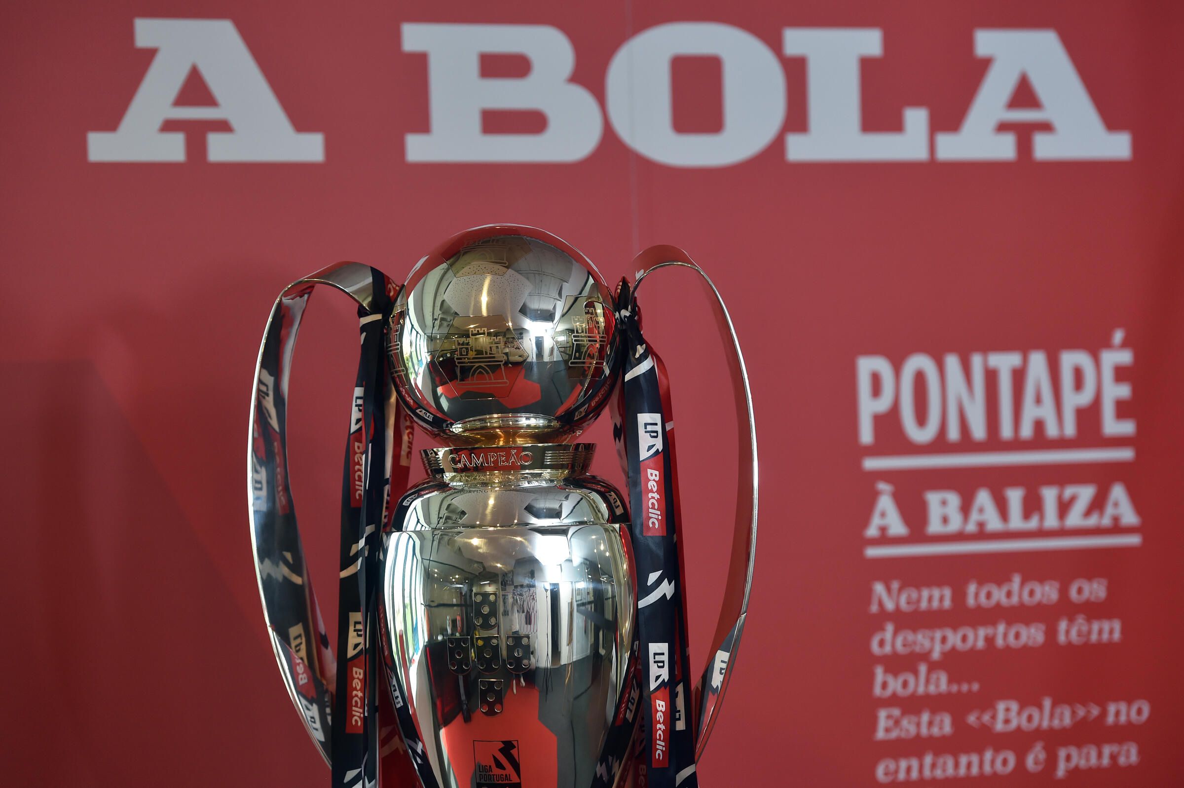 Troféu da Liga Betclic Portugal na redação de A BOLA - Foto: Miguel Nunes