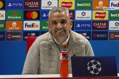 «O Geny, em vez de mandar ao poste, devia metê-la dentro da baliza»