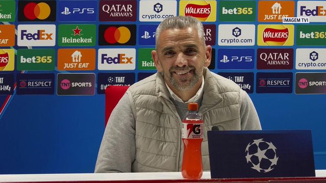 «O Geny, em vez de mandar ao poste, devia metê-la dentro da baliza»