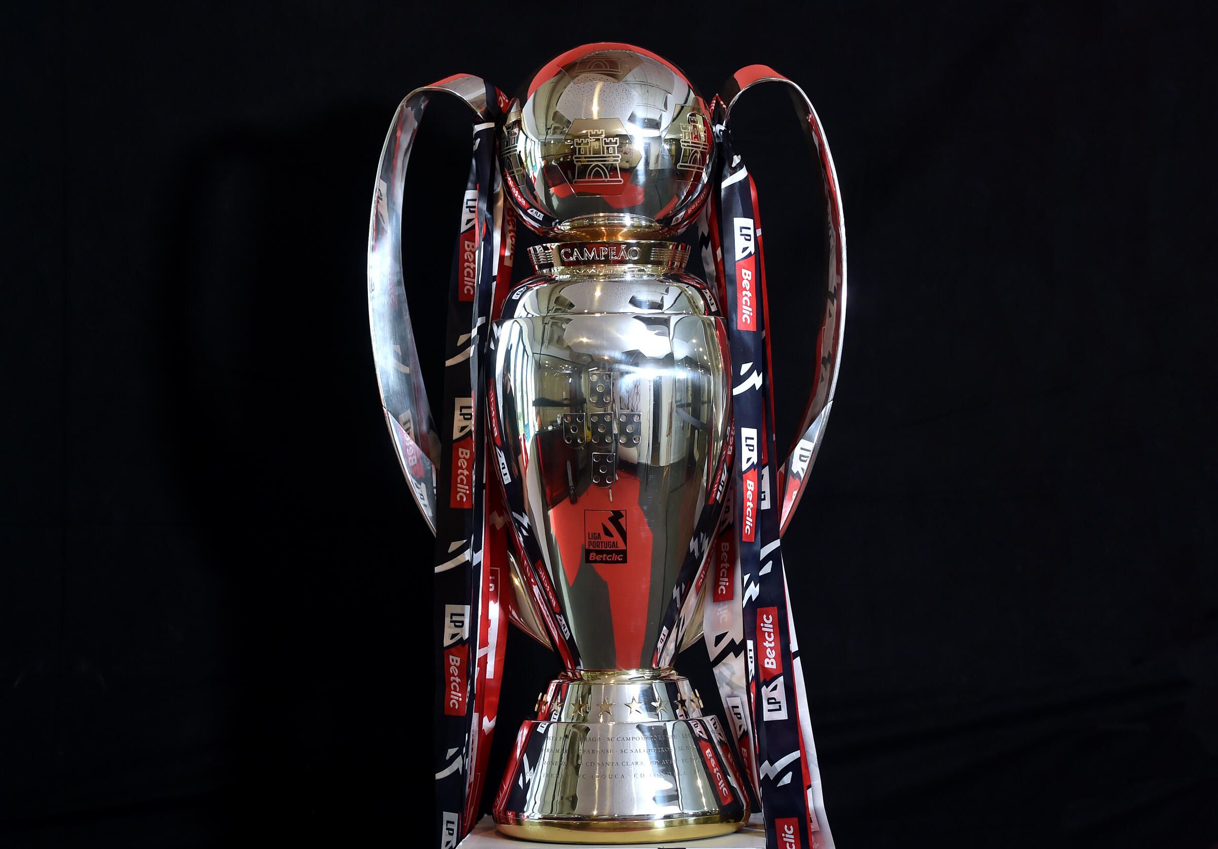 Troféu da Liga Betclic Portugal na redação de A BOLA - Foto: Miguel Nunes