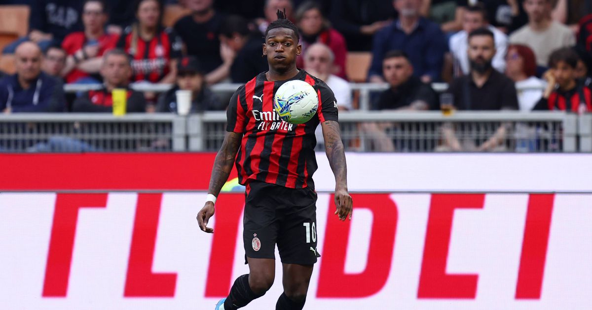 «Rafael Leão não é capaz de aguentar uma época como Messi e Neymar»