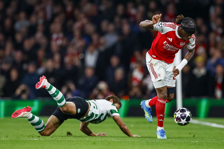 Madueke deixa Morita no chão no jogo entre o Arsenal e o Sporting - Foto: EPA