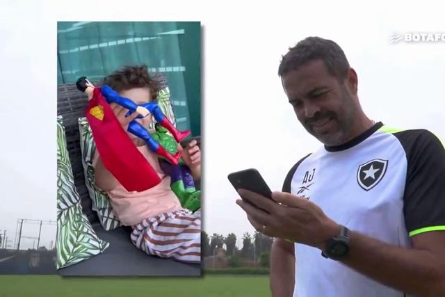 Artur Jorge não segura as lágrimas ao falar com o neto de 3 anos