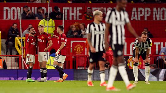 Manchester United vence Newcastle, mas não chega para garantir Europa