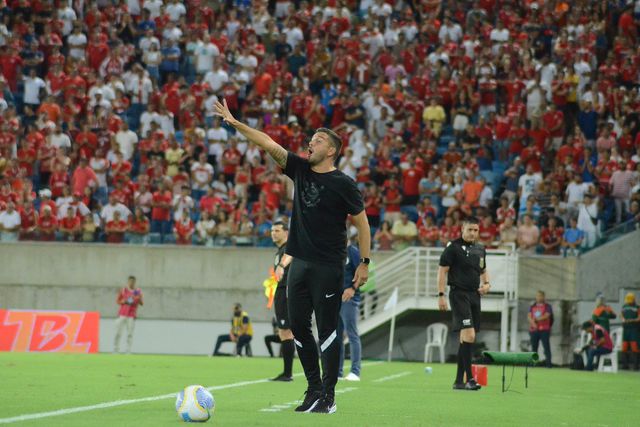 Corinthians de António Oliveira garante 'oitavos' da Taça Sul-Americana