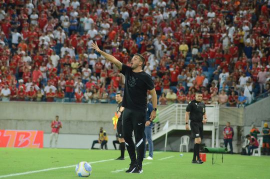 Corinthians de António Oliveira goleia na Taça Sul-Americana