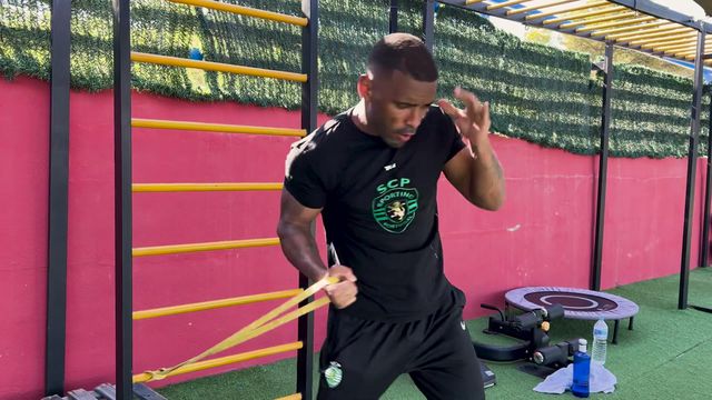 Chegou ao boxe aos 31 anos e vai lutar pelo título mundial com o apoio de Amorim