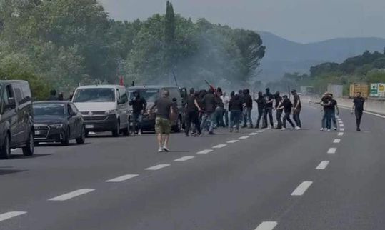 Confrontos entre adeptos de Juventus e Atalanta cortam autoestrada