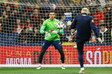 A BOLA confirma: Léo Jardim referenciado pelo Sporting