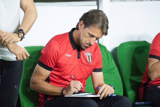 Botafogo SP de Paulo Gomes continua sem vencer