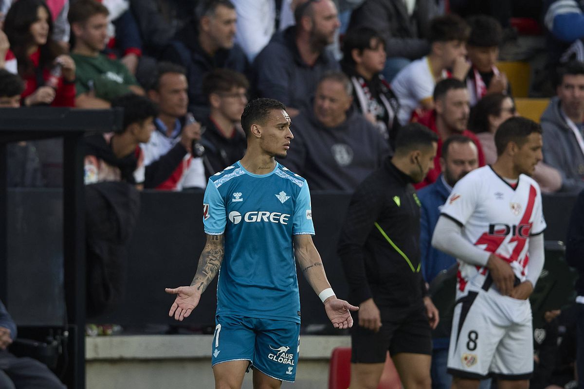 At. Madrid surpreendido em Pamplona e Betis complica Champions