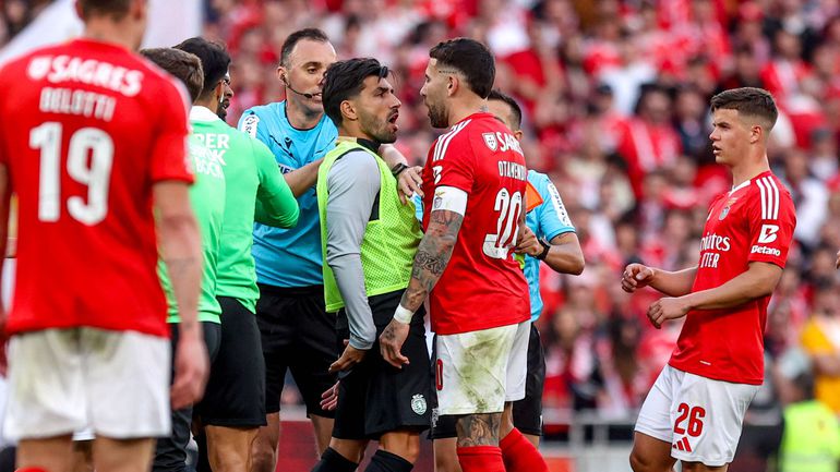 Leões não esquecem Otamendi nos festejos do título