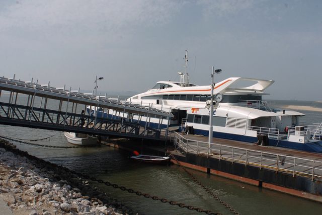 Barco da Transtejo no Seixal (A BOLA)