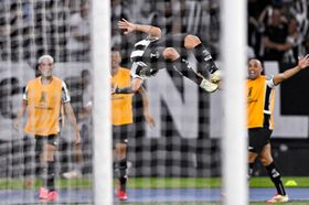 Libertadores: Botafogo resiste, miúdo de 17 anos apura São Paulo