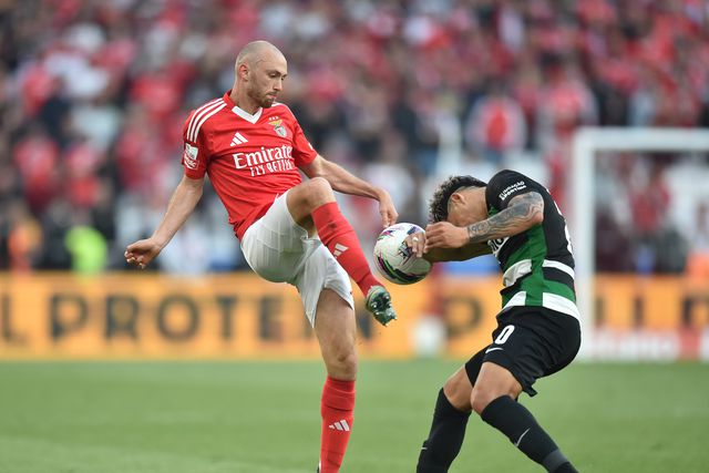 Fredrik Aursnes em ação no dérbi com o Sporting